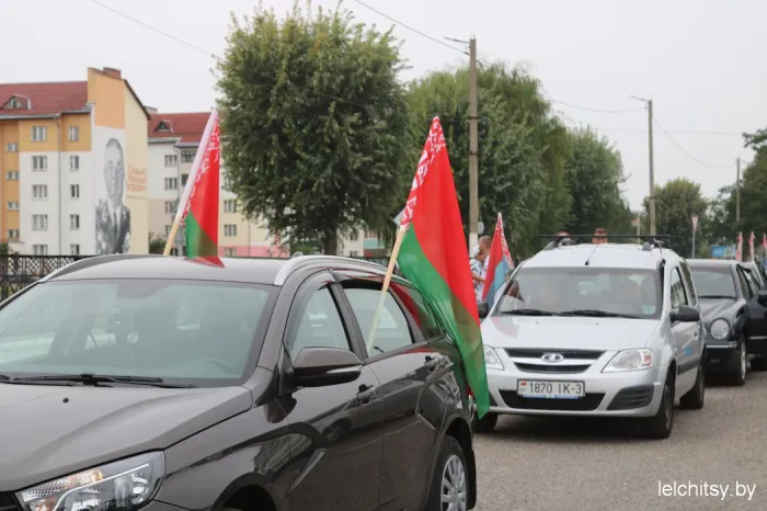 В Лельчицах прошел автопробег, приуроченный к молодёжному патриотическому форуму «Дело молодых»