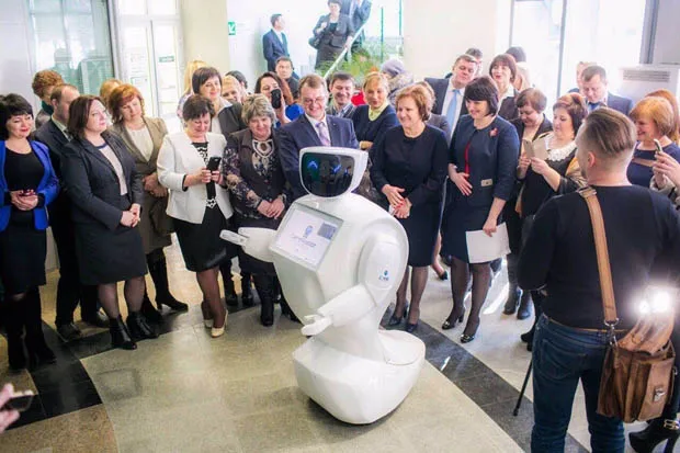 Встреча с необычным роботом в "SOS – Детская деревня" 