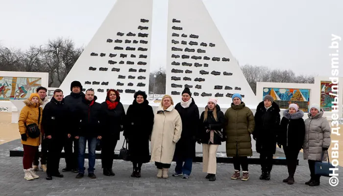 Белорусы из Карелии почтили память жертв фашизма на мемориале в Красном Береге