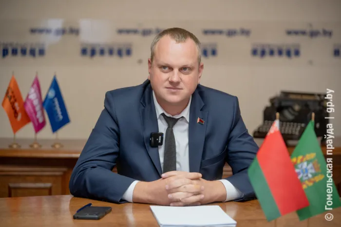 Председатель Хойникского райисполкома Анатолий Бондаренко рассказал, когда в районе появится бассейн и в чем секрет закрепляемости молодых специалистов