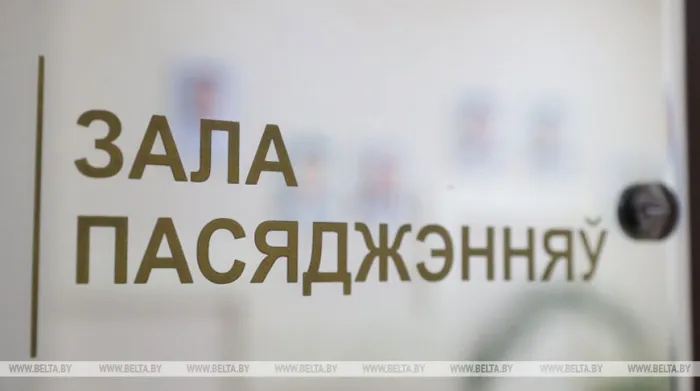 Дважды некачественно заменяли лобовое стекло. В Гомеле суд защитил права автовладельца