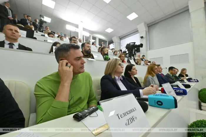 Лукашенко заявил, что Украине для восстановления страны нужен свой Сталин