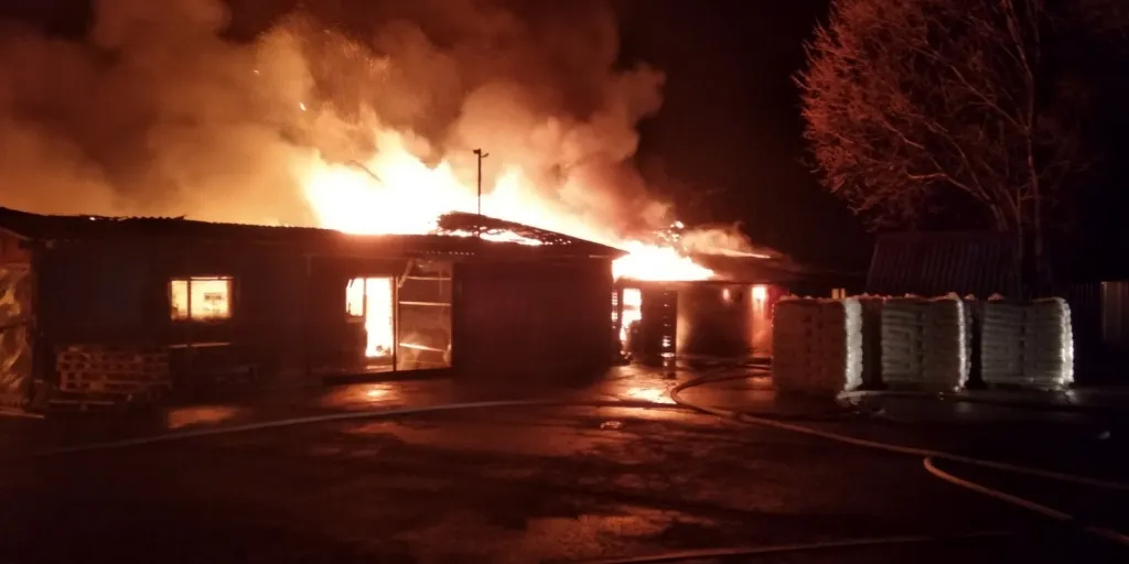 В Чечерске произошел пожар на производственном предприятии