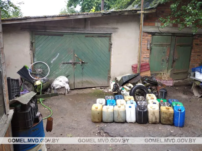 Водитель в Рогачевском районе похитил почти полтонны дизельного топлива