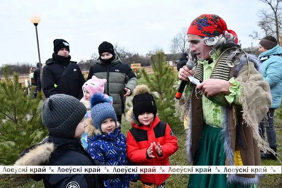 В деревне Бывальки Лоевского района появилось место досуга «В гостях у сказки «12 месяцев»