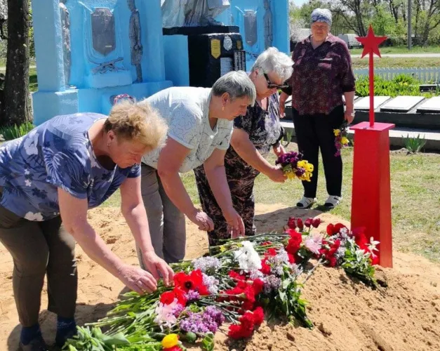 В Калинковичском районе состоялась церемония перезахоронения останков солдат, погибших в годы Великой Отечественной войны