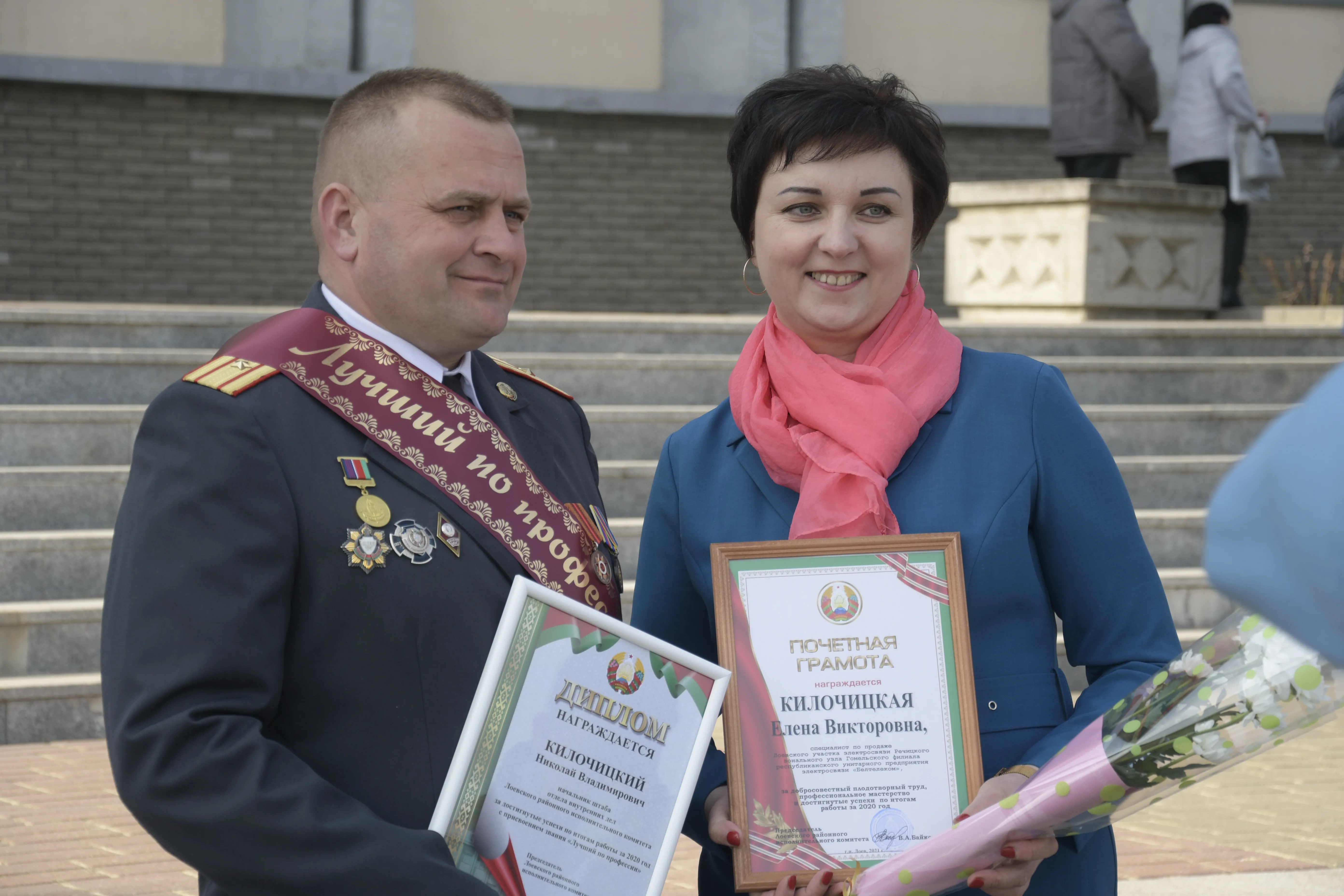 В Лоеве открыли обновленную Доску Почета