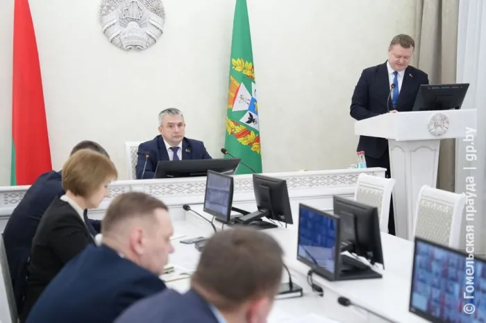 Ночью на трассах откроют пункты обогрева: оперативную обстановку по ликвидации последствий прохождения циклона на территории юго-восточного региона обсудили в Гомеле