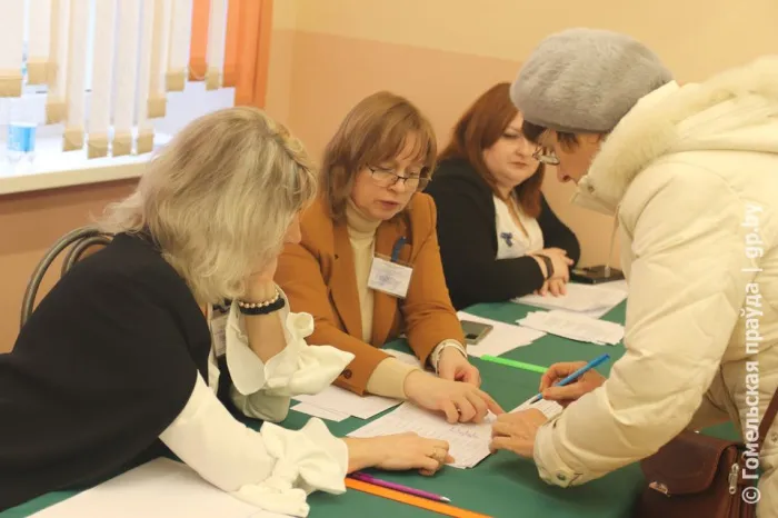 В единый день голосования граждане активны на избирательных участках Центрального района Гомеля