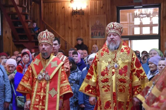 Митрополит Минский и Заславский Вениамин возглавил Божественную литургию в храме-памятнике Архангела Михаила