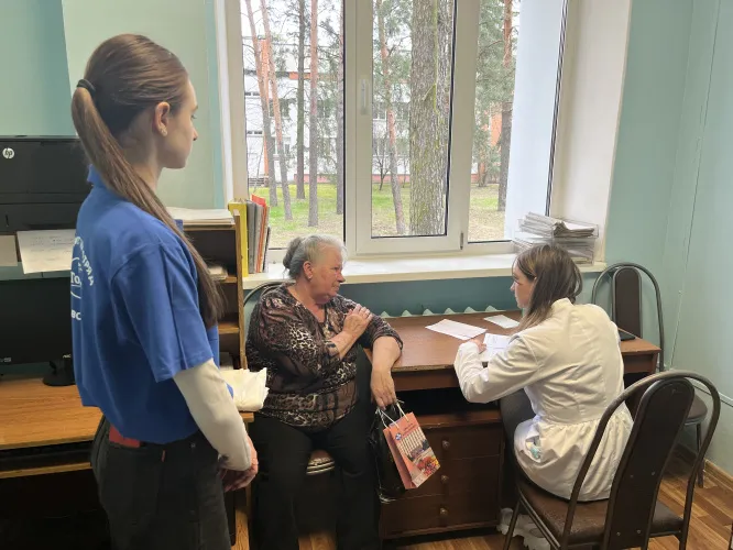 В Гомельской университетской клинике обследовали 20 ветеранов медучреждений Гомеля и представителей профильного профсоюза