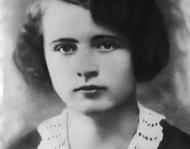 Фашисты закопали ее живой. О судьбе отважной учительницы из Калинковичского района, комиссара партизанского отряда Надежды Денисович