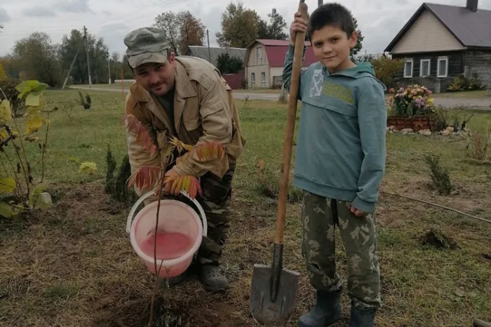 Молодого отца троих сыновей Алексея Быкова, пожалуй, можно назвать одним из самых активных жителей Михальков