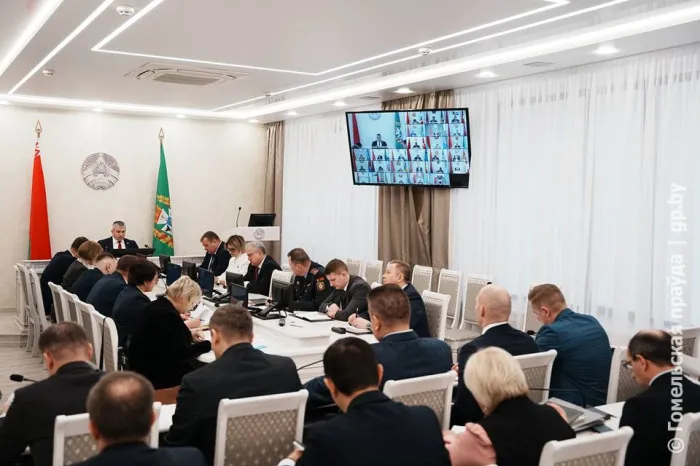 О типовых телятниках и закреплении кадров. На аппаратном совещании в облисполкоме рассмотрели вопросы благоустройства и предоставления арендного жилья