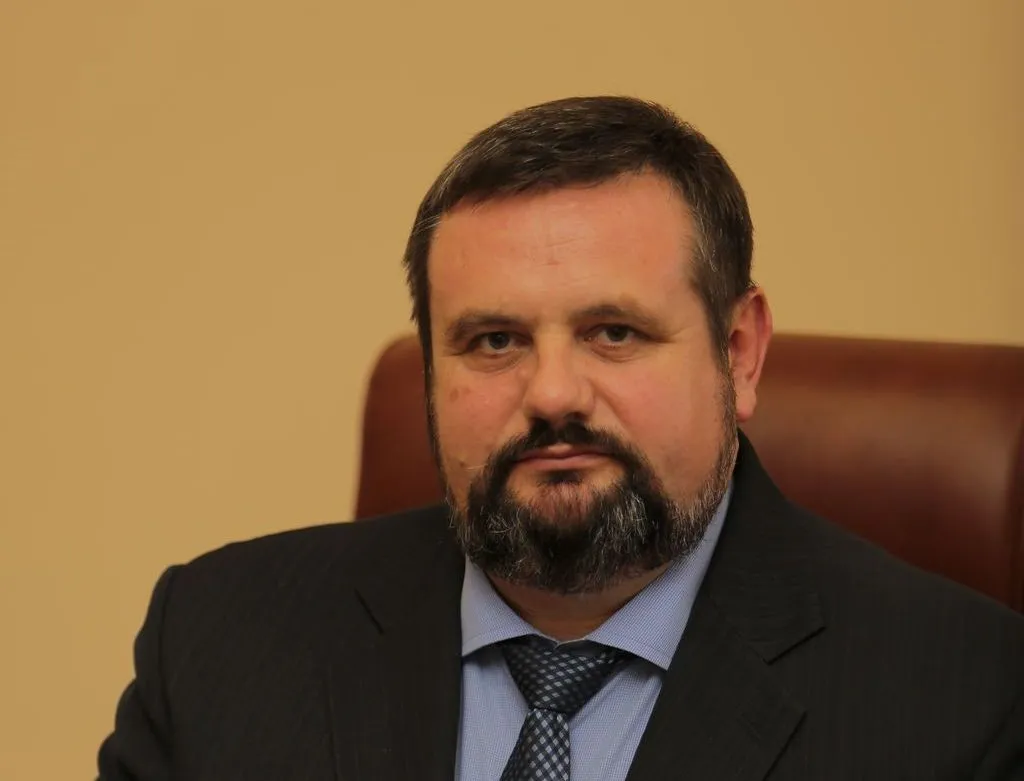 Опасная березка, защитники сосен и гараж у колодца