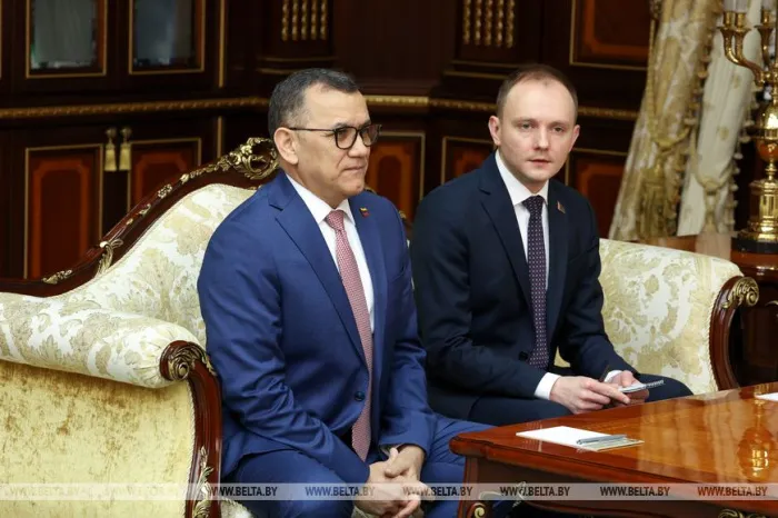 Лукашенко вновь принял посла Венесуэлы после согласования "некоторых вопросов" с Мадуро