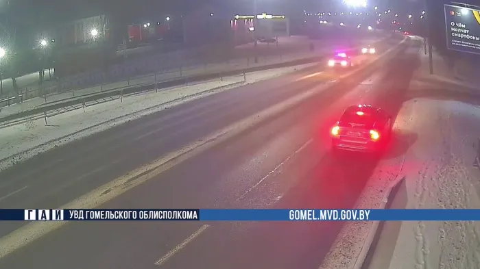 В Гомеле сотрудники ГАИ сопроводили до больницы авто с маленьким ребёнком, который проглотил магнит и задыхался