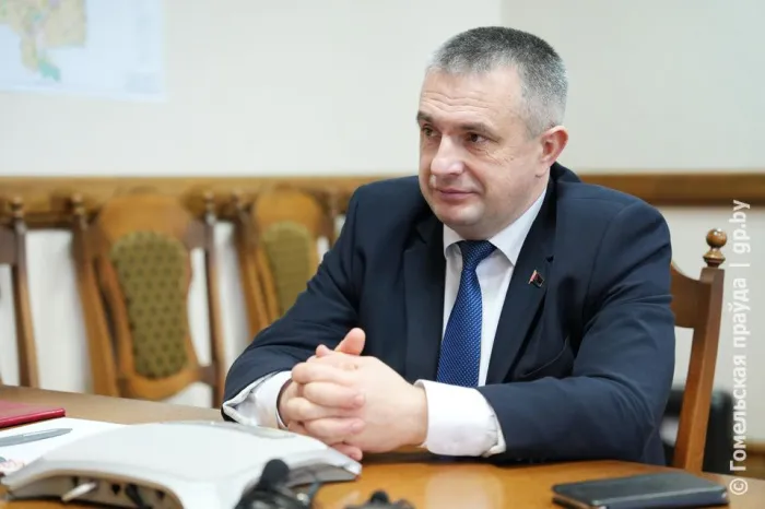 Новые остановки и современные спортплощадки: председатель облисполкома провел прямую линию и прием граждан в Корме