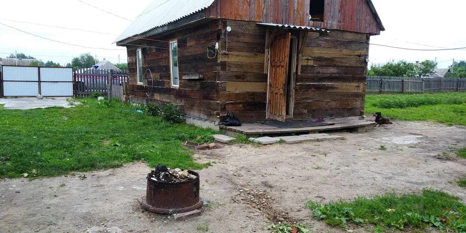 В Ельске ребенок бросил игрушку в костер и получил ожоги