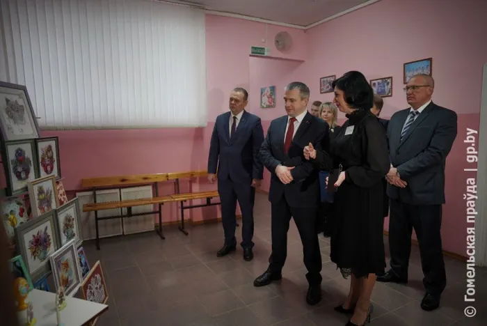 Вас должны увидеть! Накануне старого Нового года губернатор посетил гомельскую спецшколу №70 и центр инклюзивной культуры