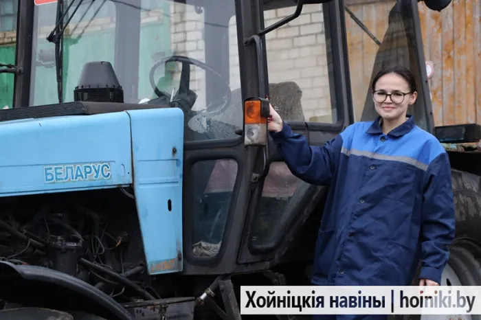 Екатерина Рудая – единственная девушка-трактористка в Хойникском государственном колледже