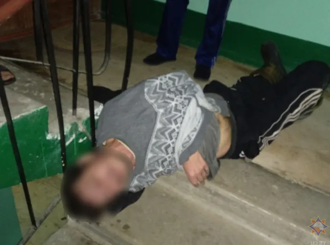 В Светлогорске застрявшего в перилах мужчину пришлось выручать спасателям