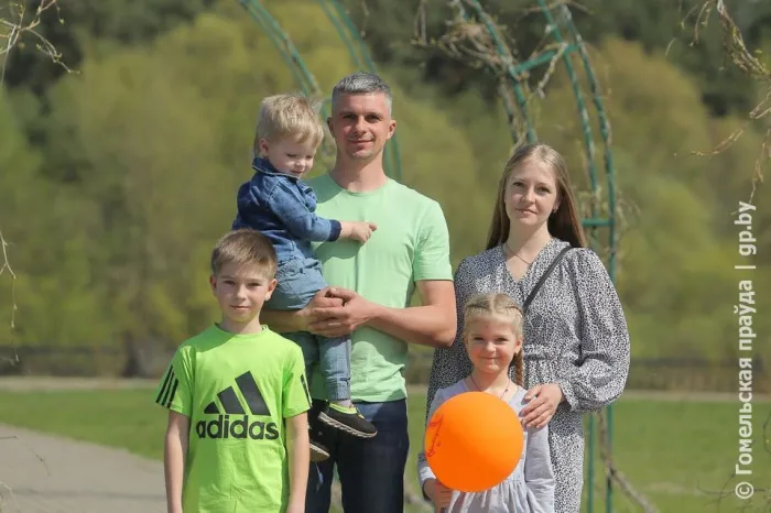 Любовь с первого танца. Рецепты позитивного родительства от многодетного отца из Светлогорска