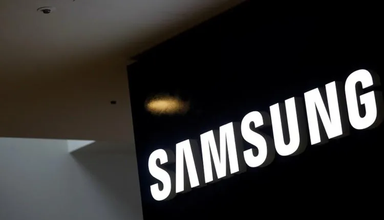 Экран нового смартфона Samsung сможет растягиваться