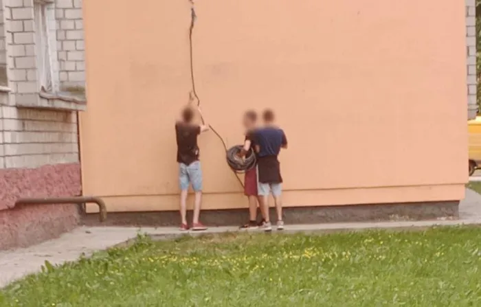 В Советском районе Гомеля начали пропадать кабели базовых станций операторов сотовой связи. Виновников задержали