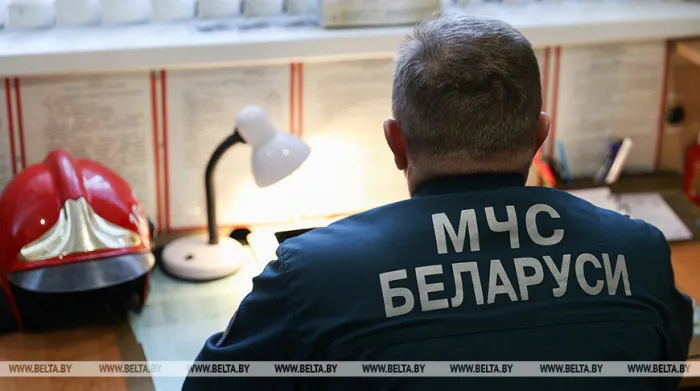 В Буда-Кошелево из-за снега в жилом доме обрушились кровля и труба дымохода
