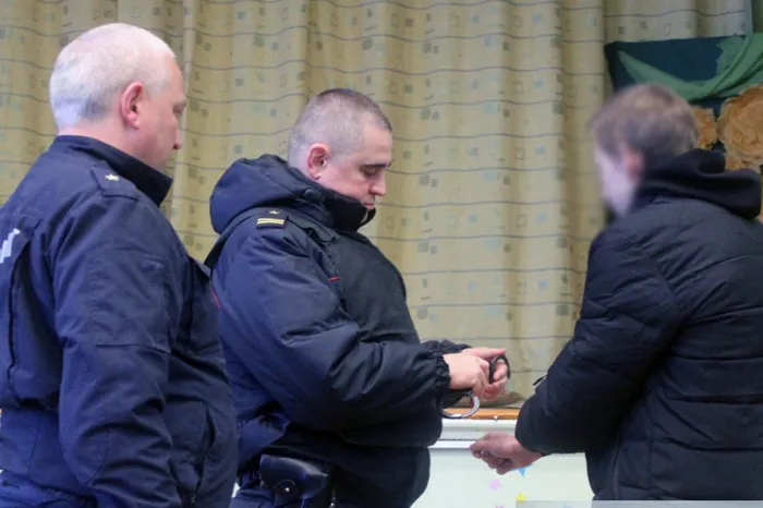 В Чечерском районе двое парней заключены под стражу за надругательство над братской могилой