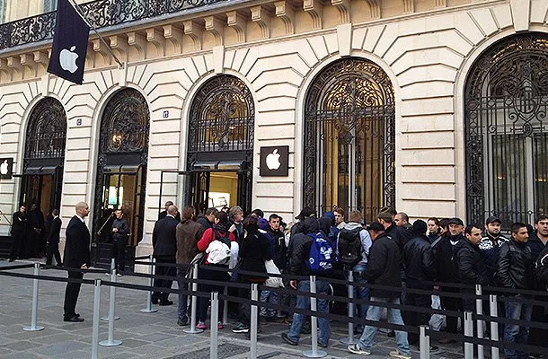 Очередь за iPhone 6 выстроилась в Нью-Йорке