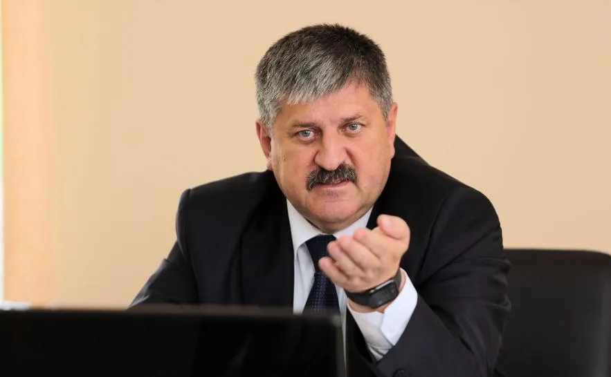 Укладка асфальта, скейт-парк и благоустройство: председатель облисполкома Геннадий Соловей провел прямую линию и прием граждан в Ветке