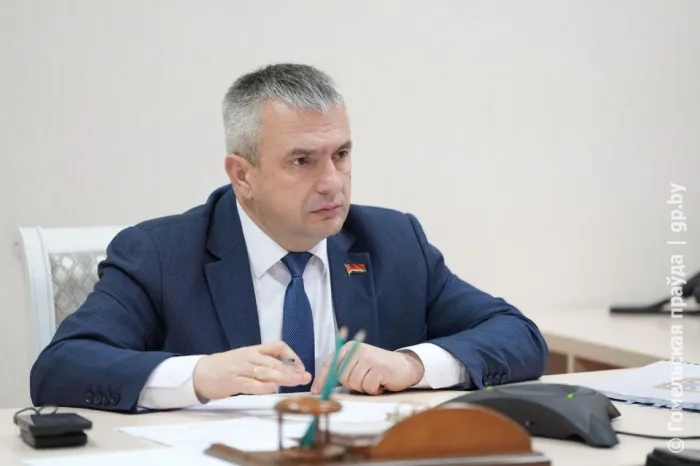 Хотим асфальтированную дорогу и больше маршруток: прямую линию и прием граждан в Гомеле провел губернатор Иван Крупко