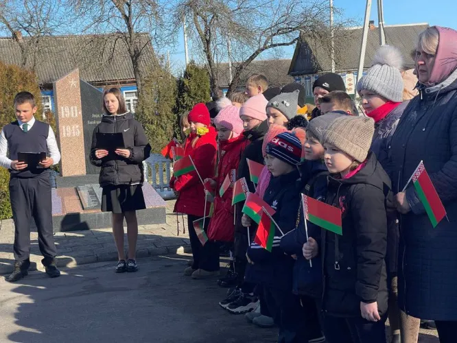 В агрогородке Тонеж Лельчицкого района прошел памятный митинг, посвященный 82-й годовщине освобождения деревни от немецко-фашистских захватчиков