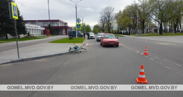 В Октябрьском под колесами автомобиля пострадал велосипедист