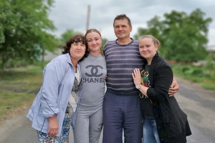 Фейерверки и петарды пугают до сих пор. История большой семьи из Угледара Донецкой области, которая переехала в Житковичи