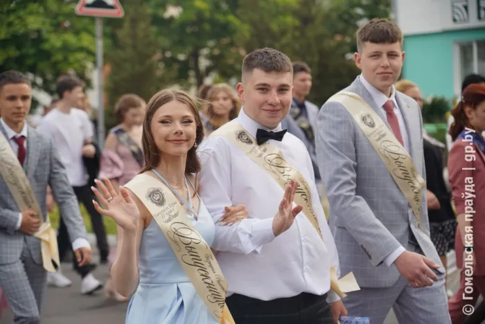 Кормянские выпускники прощаются со школой