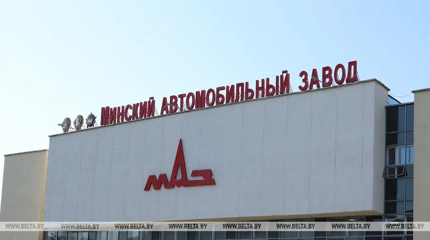 Автопарк "Белоруснефти" пополнили уникальные 32-тонные краны МАЗа