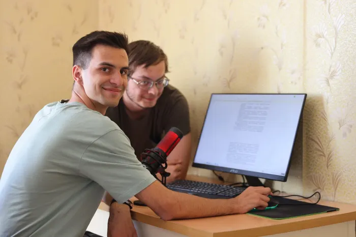 Местный говор, птичьи напасти и помощь друга — как городские ребята работают ветврачами в деревне Кормянского района 