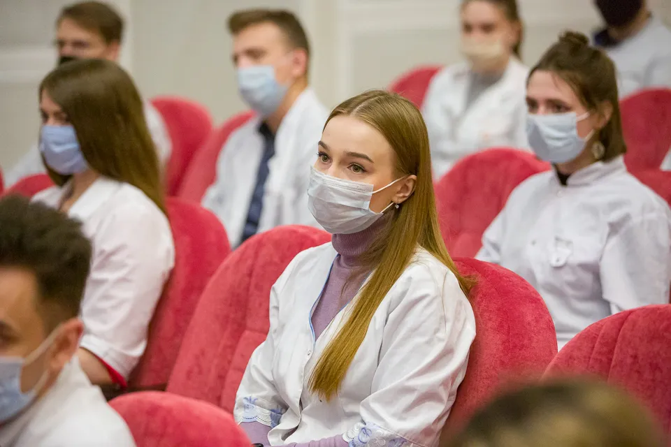 Вакцинация работников сельского хозяйства и недостатки ПЧК: Геннадий Соловей встретился с коллективом Гомельского медуниверситета