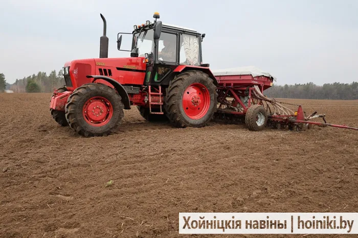 Механизаторы КСУП «Судково» приступили к выборочному севу овса
