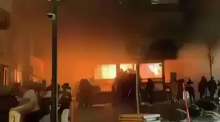 На курорте в Швейцарии погибли 40 человек, причиной взрыва могли стать свечи или петарда