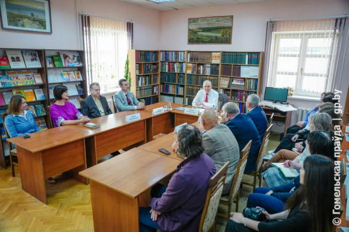Навсегда в памяти народа. В областной библиотеке имени В. И. Ленина прошел круглый стол «Георгий Жуков. Маршал Победы»