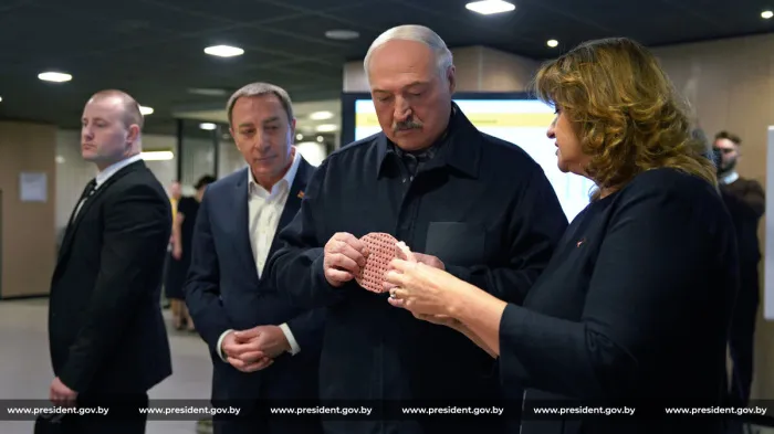 Лукашенко 8 марта приехал в один из ресторанов сети "Мак.бай"