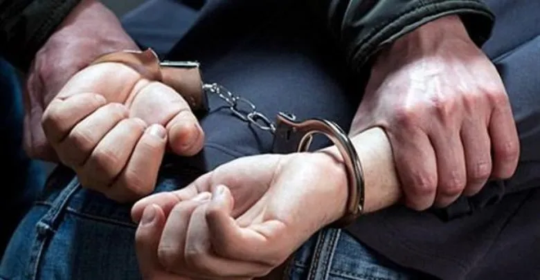 Мозырянина задержали за распитие спиртных напитков во дворе, а нашли в кармане нож и насвай