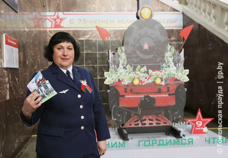 На станции Гомель установили поезд Победы и разместили стилизованные баннеры