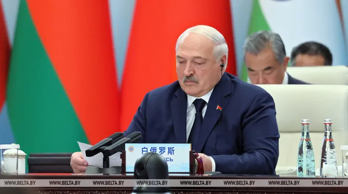 Лукашенко призвал к углубленной промышленной кооперации в рамках "шанхайской семьи"