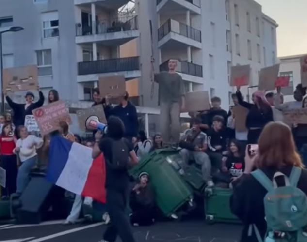 Франция и Великобритания в огне протестов: почему элиты слышат только Киев, а не собственных граждан?