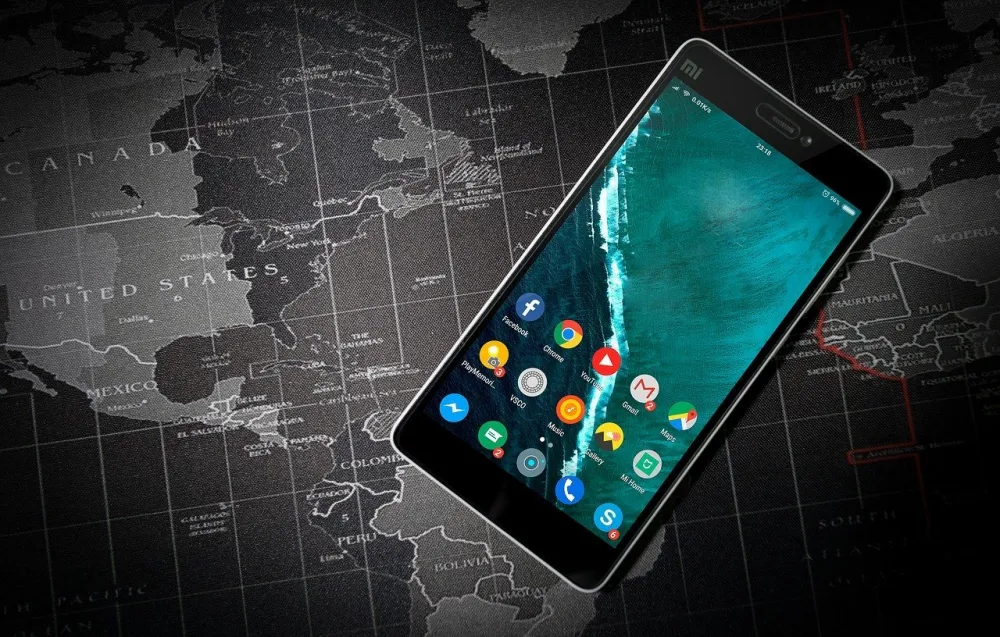 Мировые поставки смартфонов упали в феврале почти на 40%, Xiaomi впервые обошла Huawei